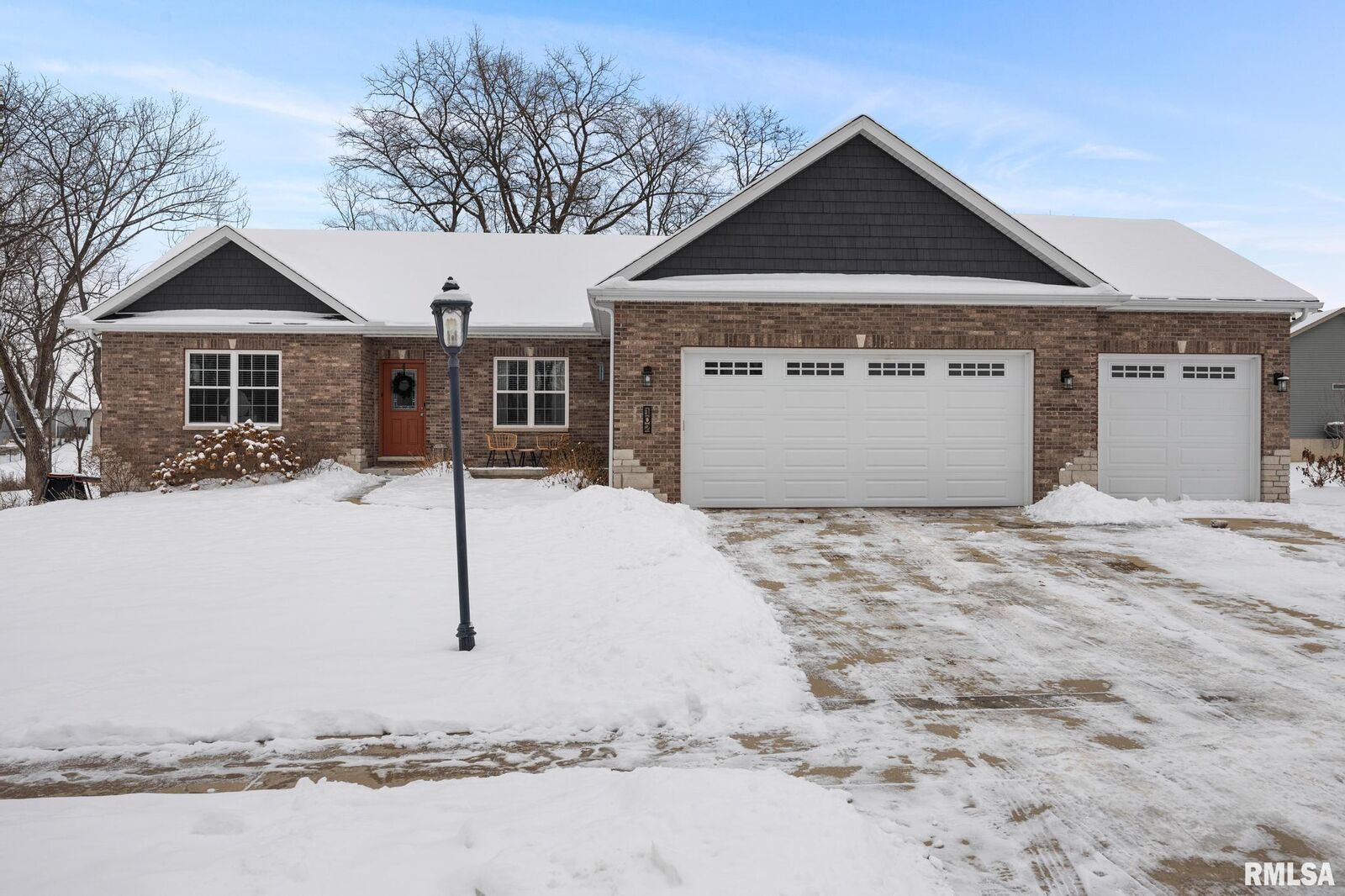 Property Photo:  102 Joseph Court  IL 61571 