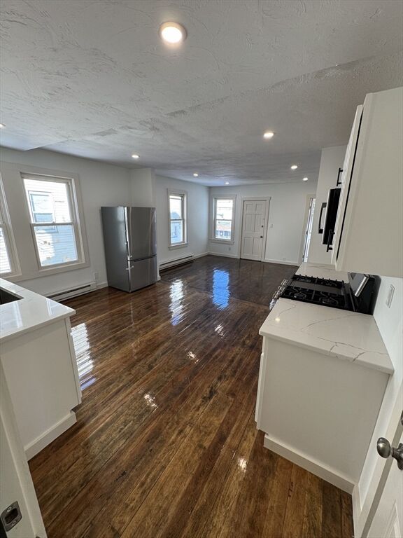 Property Photo:  213 Mechanic St 2  MA 01453 