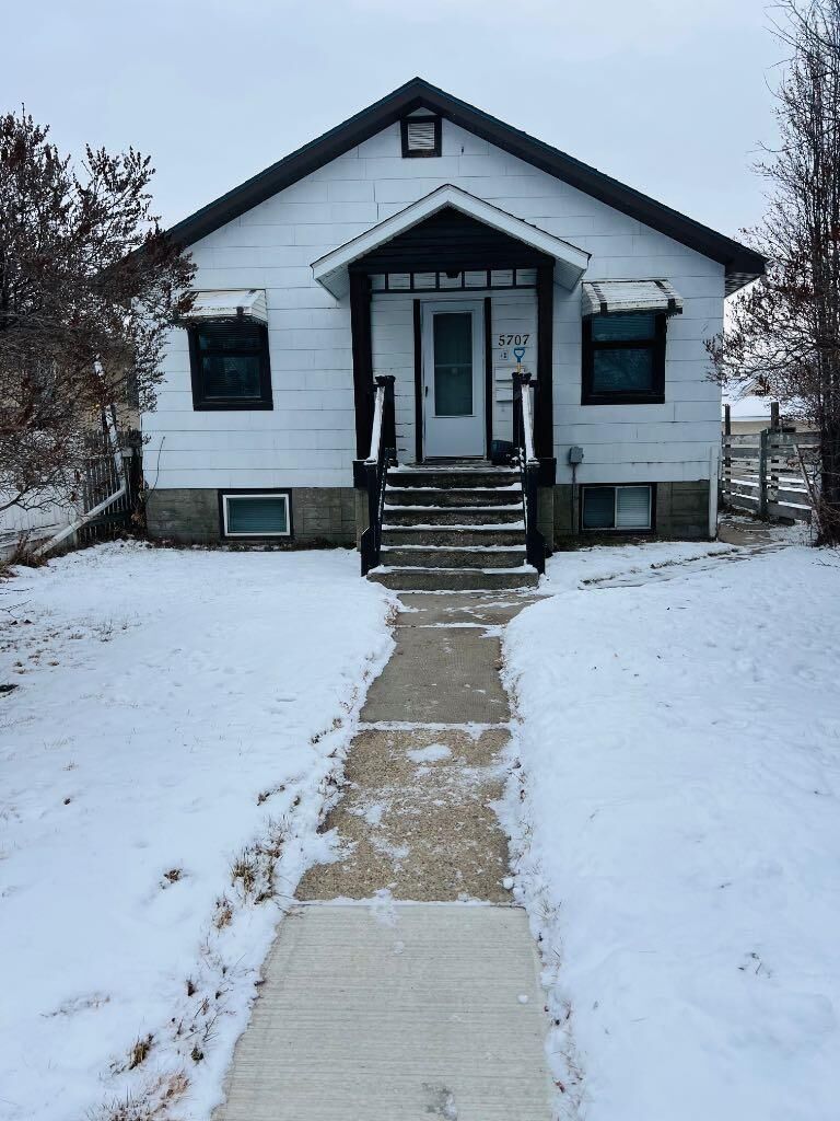 Property Photo:  5707 57 Avenue  AB T4N 4S2 