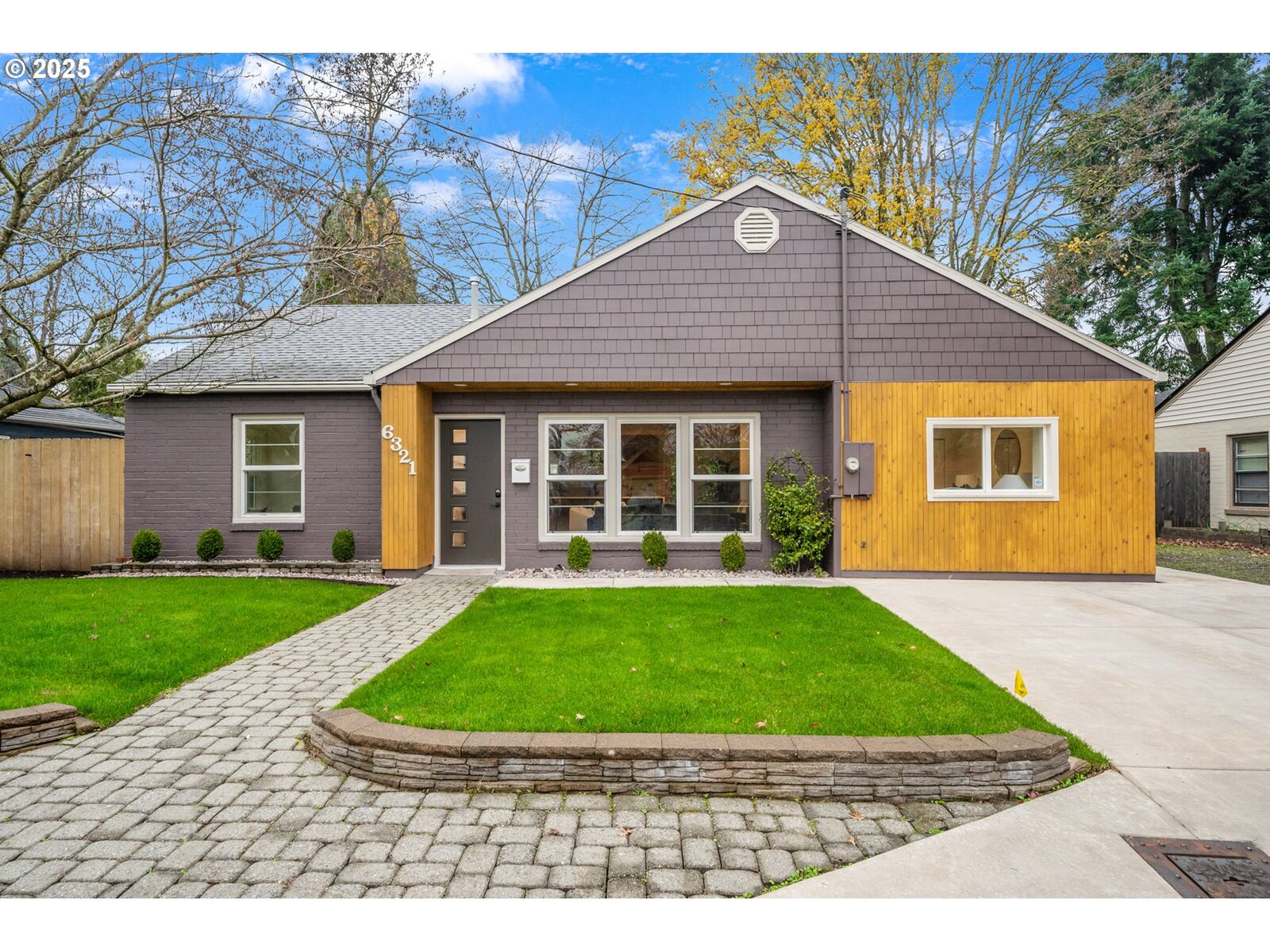 Property Photo:  6321 SE Tibbetts St  OR 97206 