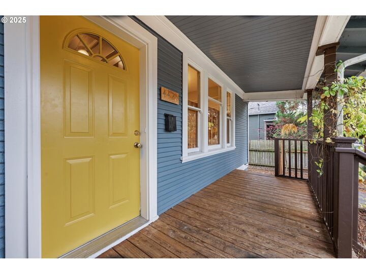 Property Photo:  4426 N Commercial Ave  OR 97217 