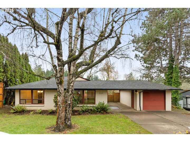 2634 SW Mitchell Ct  Portland OR 97239 photo