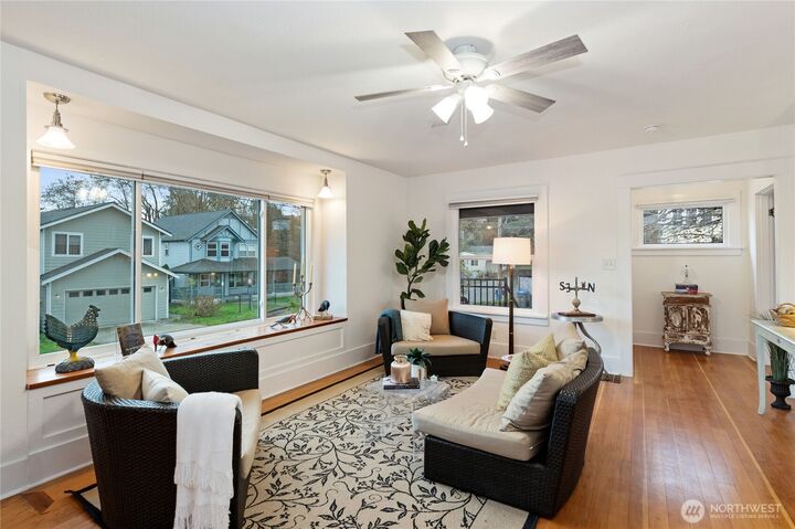 Property Photo:  1202  Broadway Avenue  WA 98337 