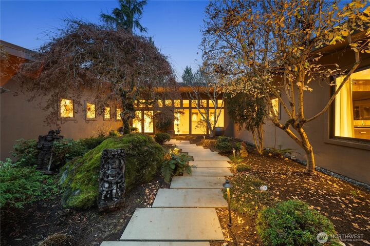 Property Photo:  3215  78th Place NE  WA 98039 