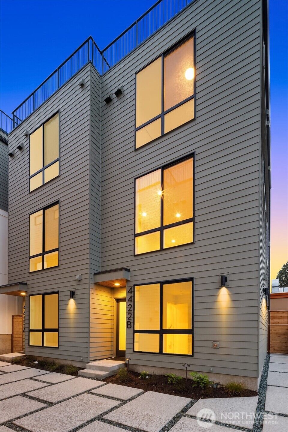 Property Photo:  4422  1st Avenue NE B  WA 98105 