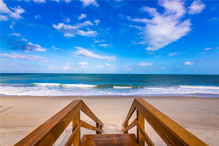 Property Photo: 805 South Tower 46th Place 2N FL 32963