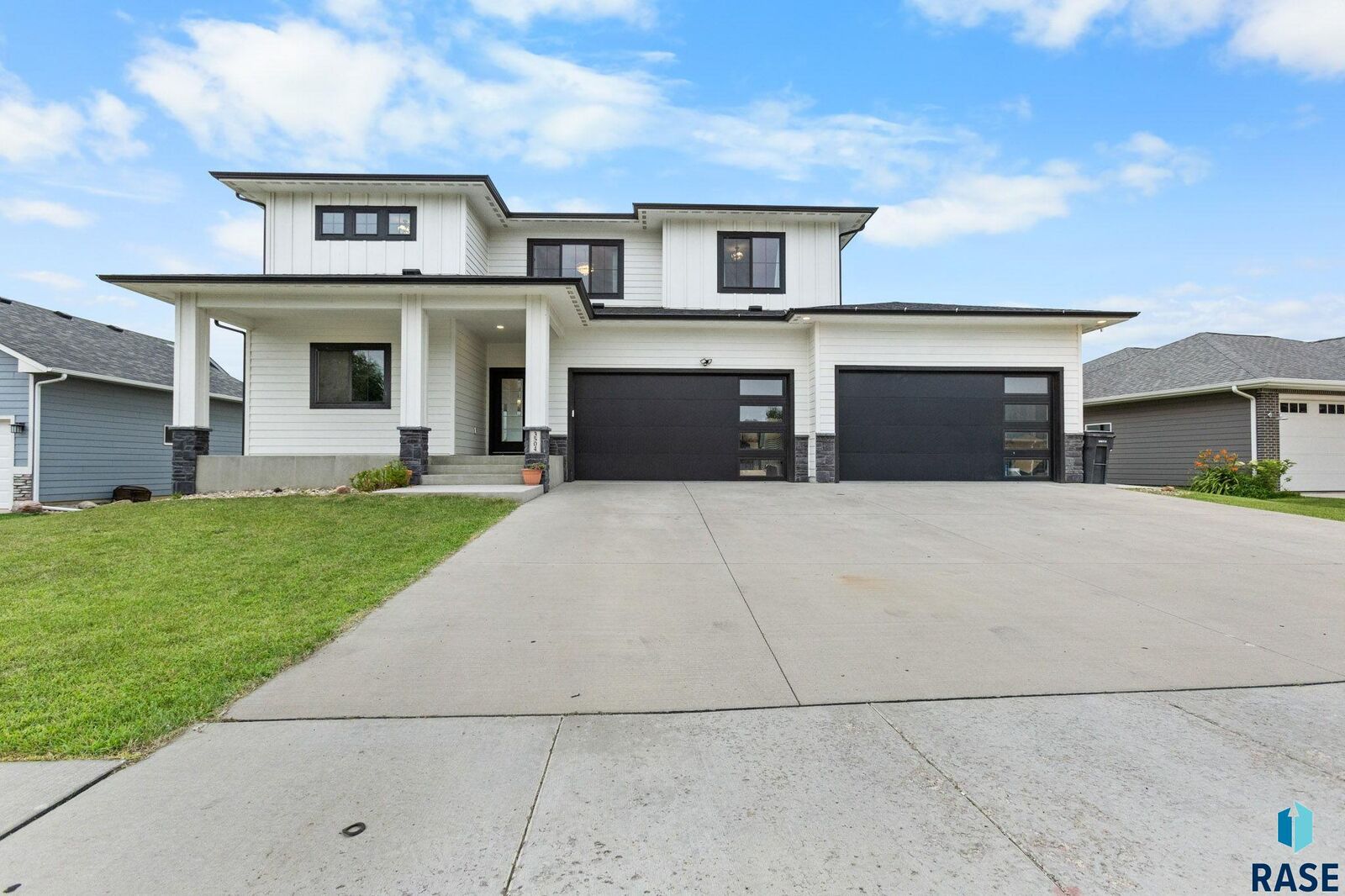 Property Photo:  3504 E Broken Arrow St  SD 57103 