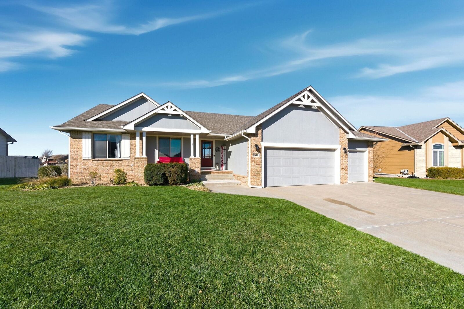 Property Photo: 8210 W Palmetto Cir KS 67205