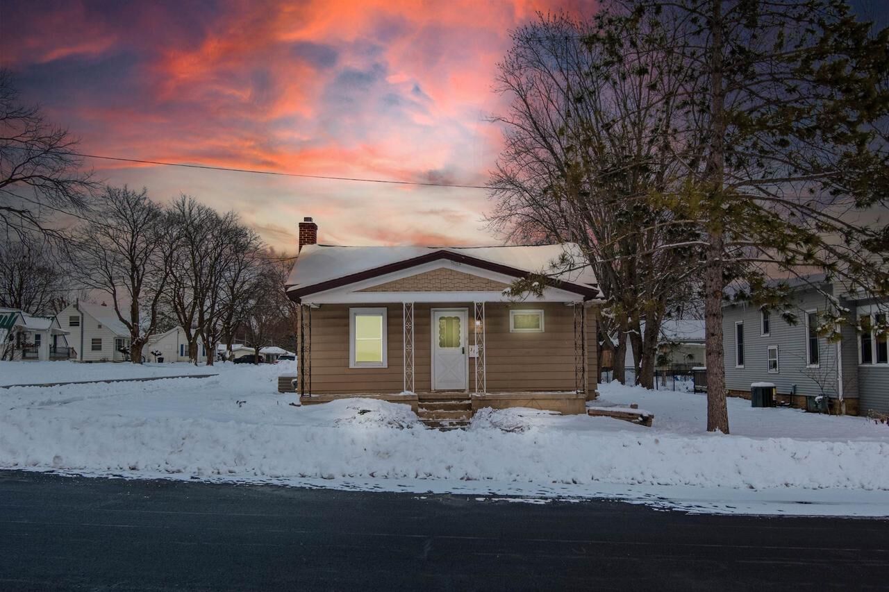 Property Photo:  317 Hamburg Street  WI 54971 