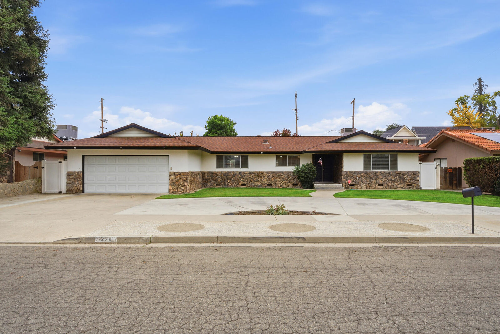 Property Photo: 273 E Gannon Drive CA 93274