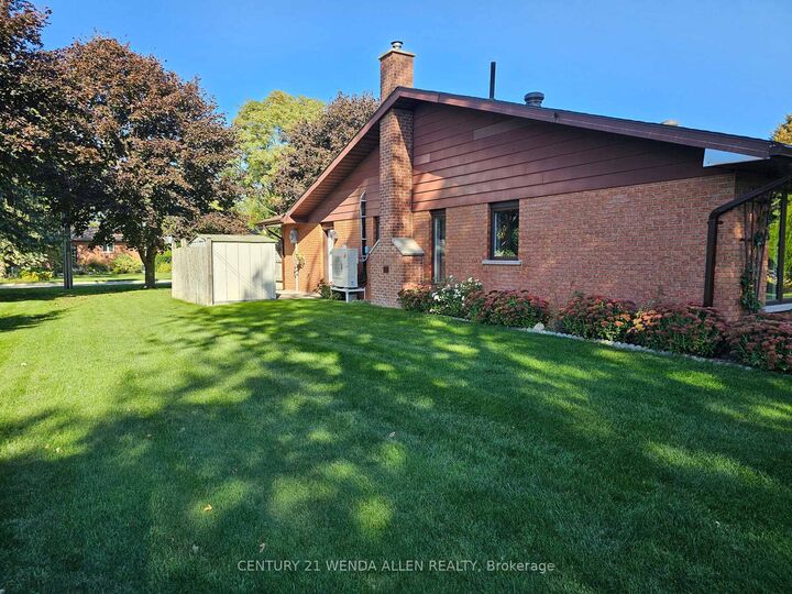 Property Photo:  55 Penetangore Row S  ON N2Z 2L8 