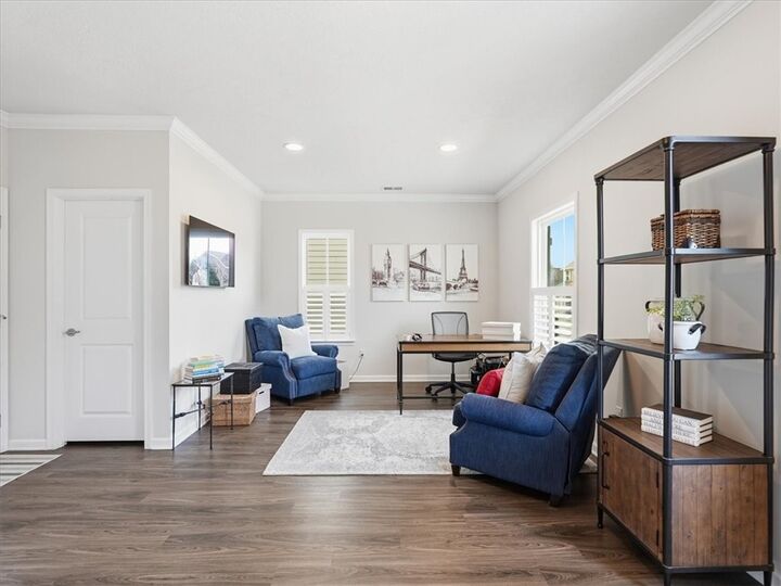 Property Photo:  828 Oneida Cir  PA 16046 