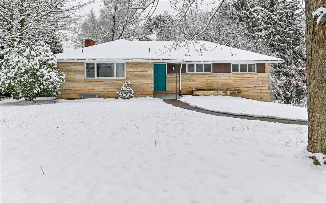 Property Photo:  1962 Shady Oak Dr  PA 15101 