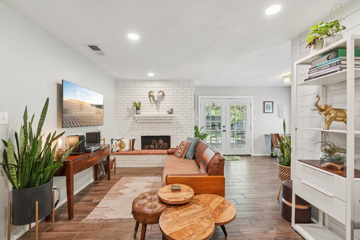 Property Photo:  1213 S Trace Drive  TX 78745 