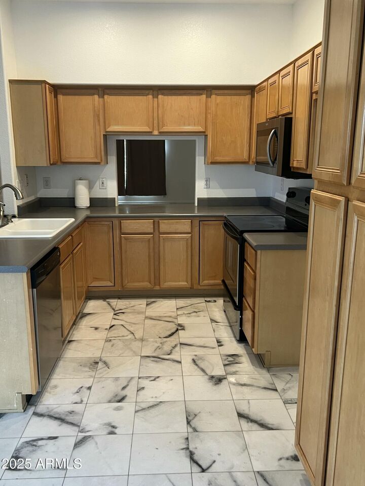 Property Photo:  15761 N 77th Avenue  AZ 85382 