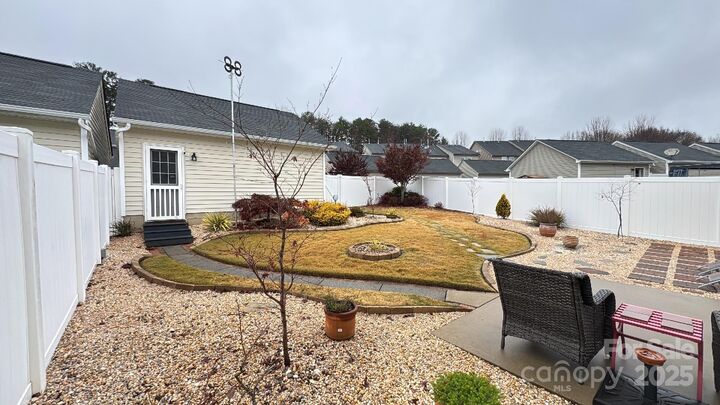 Property Photo: 6422 Hasley Woods Drive NC 28078