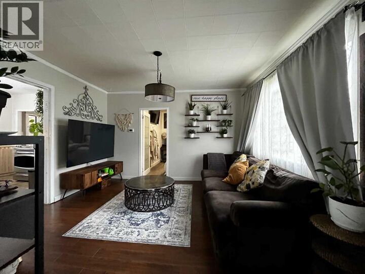 Photo de la propriété:  4621 5 Avenue  AB T7E 1C6 