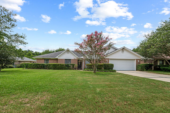 Property Photo:  8573 Westview Lane  FL 32514 