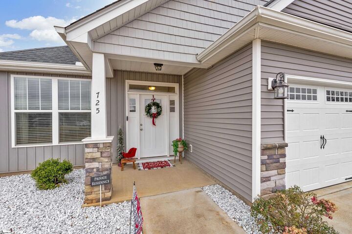 Property Photo:  725 E Osprey Lane  SC 29330 