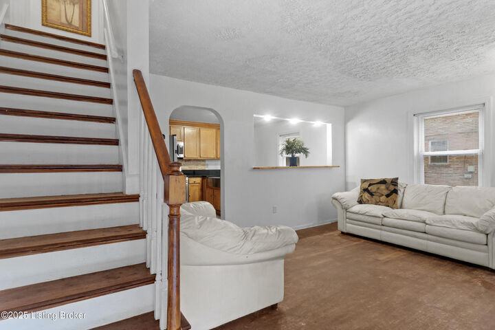 Property Photo:  4628 Kiefer Rd  KY 40216 