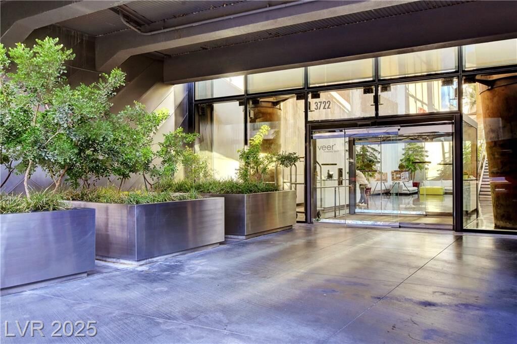 Property Photo: 3726 Las Vegas Boulevard 1811 NV 89158