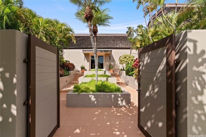 Property Photo: 630 Ahakea Street HI 96816