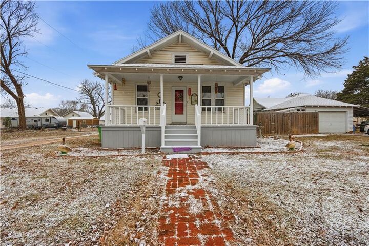 Property Photo: 309 S Montgomery Street KS 67335