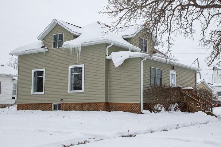 Property Photo: 520 3rd St IA 50602