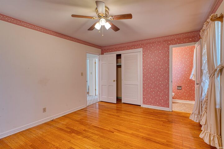 Property Photo:  821 E Lincoln Avenue  IN 47620 