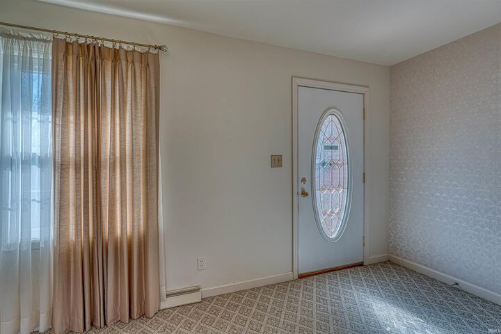 Property Photo: 821 E Lincoln Avenue IN 47620