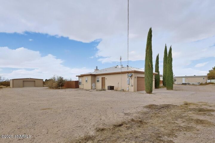 Property Photo: 9044 Roswell Road NM 88047