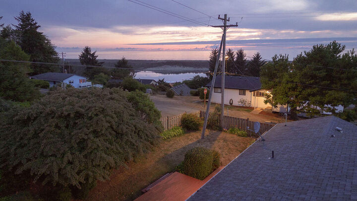 Property Photo:  35565 Lower Loop Rd  OR 97135 