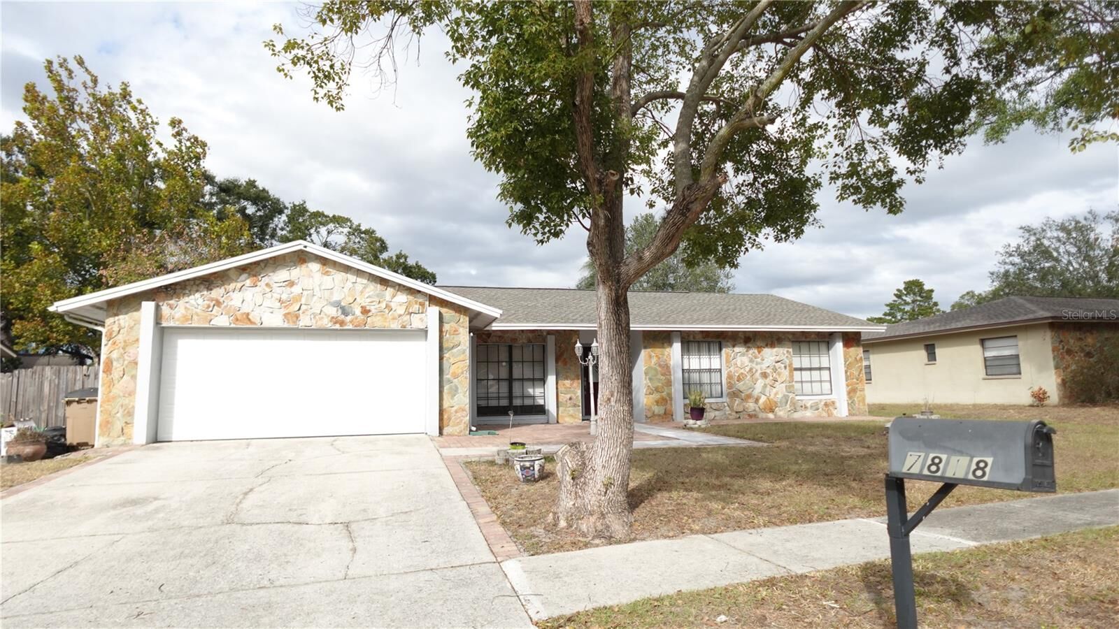 Property Photo:  7818 Capwood Avenue  FL 33637 