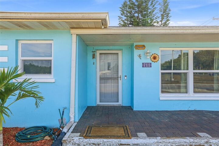 Property Photo: 711 San Salvador Drive FL 34698