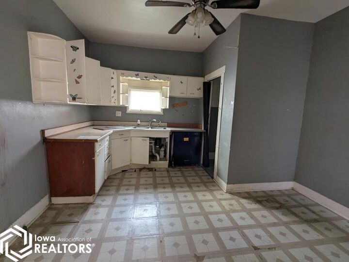 Property Photo:  1320 S 10th Street  IA 52601 