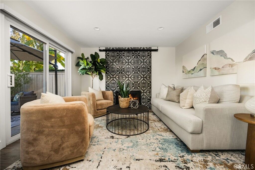 Property Photo:  4 Via Felicia  CA 92688 