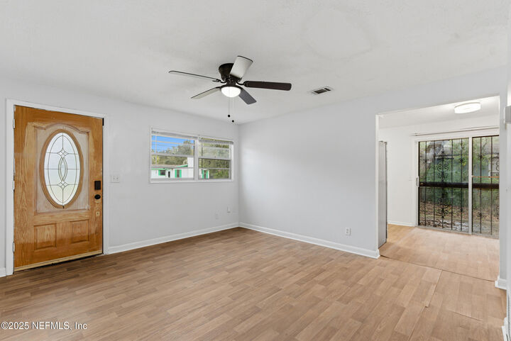 Property Photo: 4663 Roanoke Boulevard FL 32208