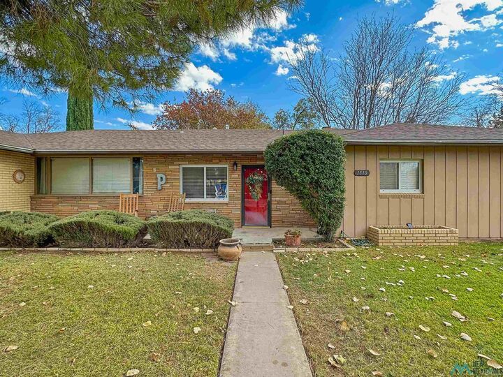 Property Photo: 1510 S Country Club Circle NM 88220