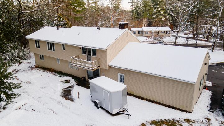 Property Photo:  6 Yellow Wood Drive  NH 03076 