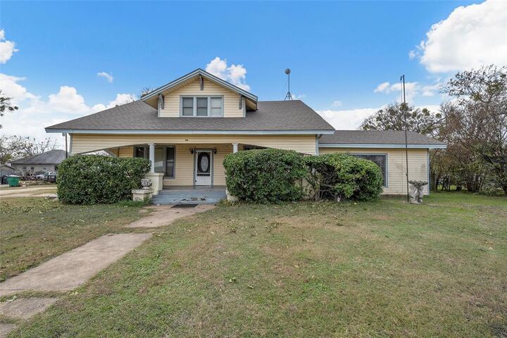 Property Photo: 306 S Cleveland TX 76665