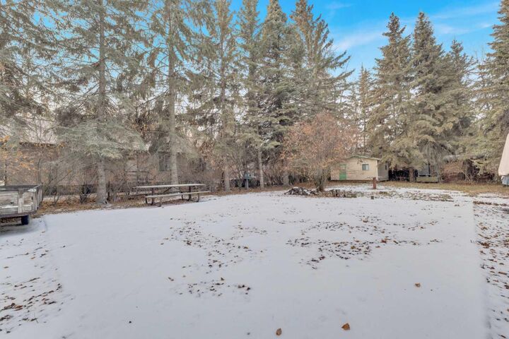 Property Photo:  5 Hummingbird Lane  AB T4S 1S1 