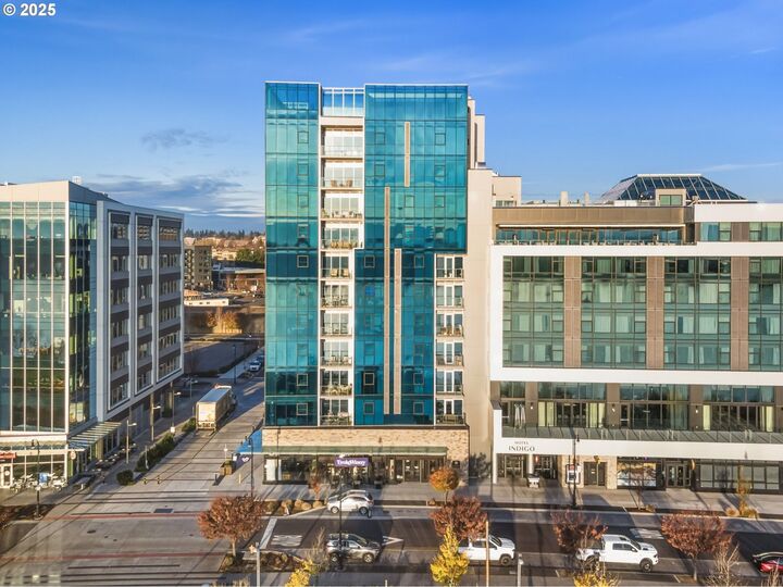 Property Photo: 590 Waterfront Way 604 WA 98660