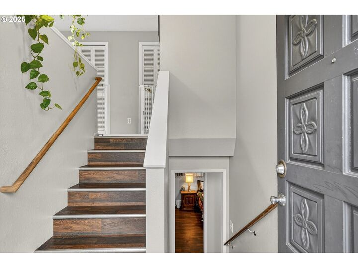 Property Photo: 6635 SE Doncaster Dr OR 97027