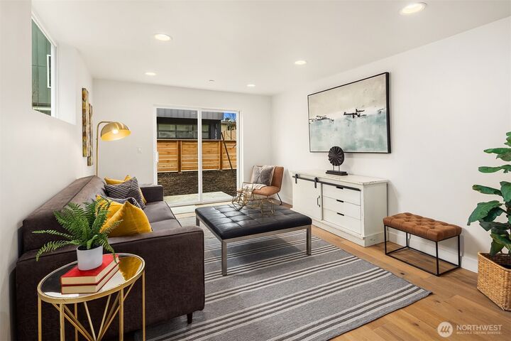 Property Photo: 13546 39th Avenue NE WA 98125