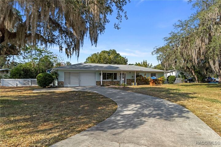Property Photo: 9617 E Southgate Drive FL 34450