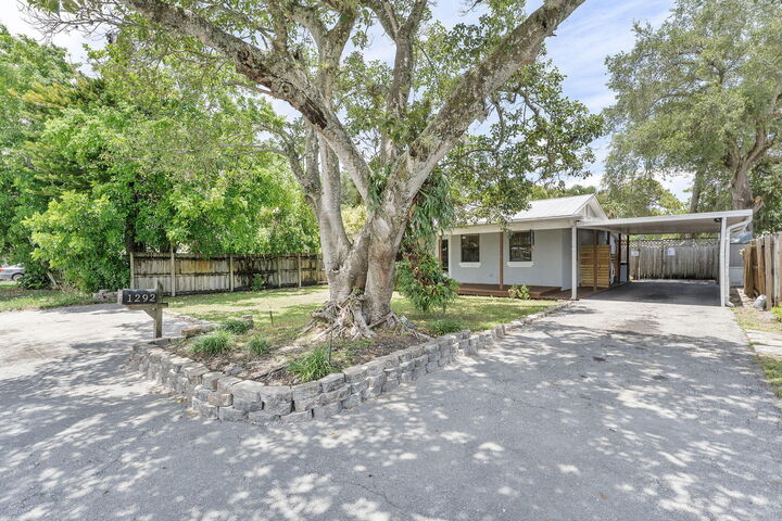 Property Photo: 1292 SW 25th Avenue FL 33312