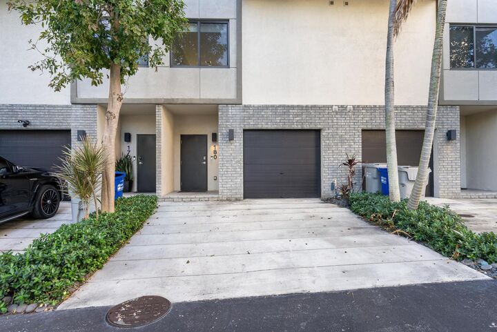 Property Photo: 180 SE 4th Terrace FL 33060