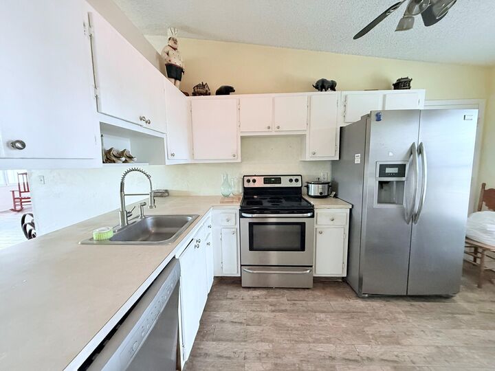 Property Photo: 15548 Bottlebrush Circle FL 33484