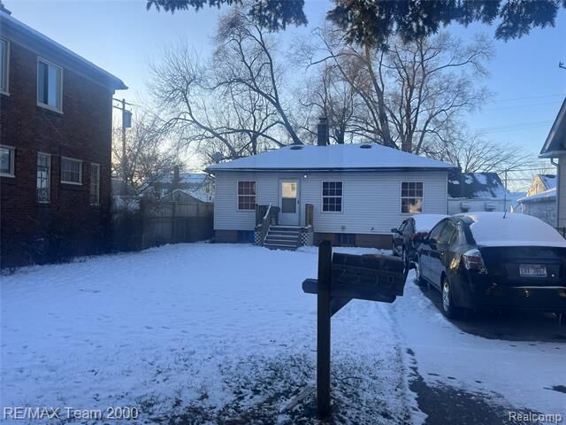 Property Photo: 7509 Mettetal Street MI 48228