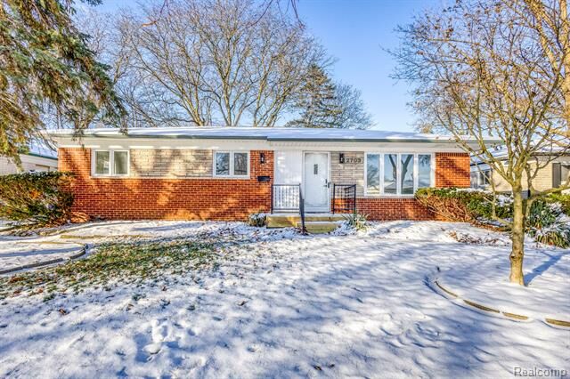 Property Photo:  2703 Downey Drive  MI 48083 